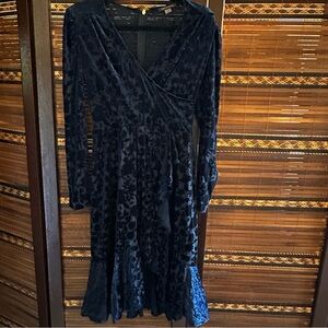 🌟3/$20🌟 Navy velvet burnout dress